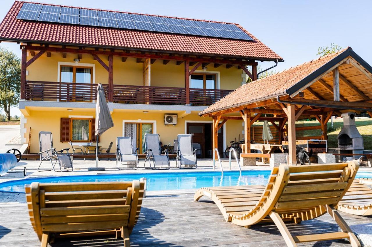 Lahinja&Kolpa river apartments Metlika Bagian luar foto