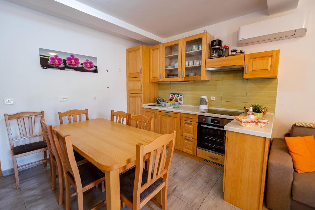 Lahinja&Kolpa river apartments Metlika Bagian luar foto